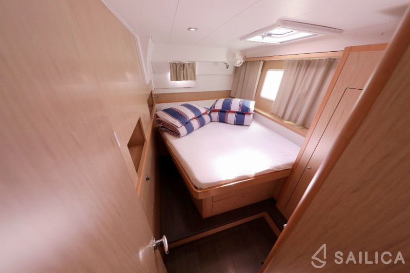 Lagoon 400 S2 - Yacht Charter Sailica