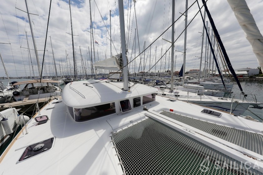 Lagoon 400 S2 - Yacht Charter Sailica