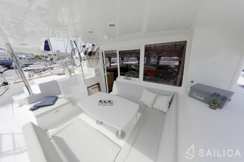 Lagoon 400 S2 - Yacht Charter Sailica