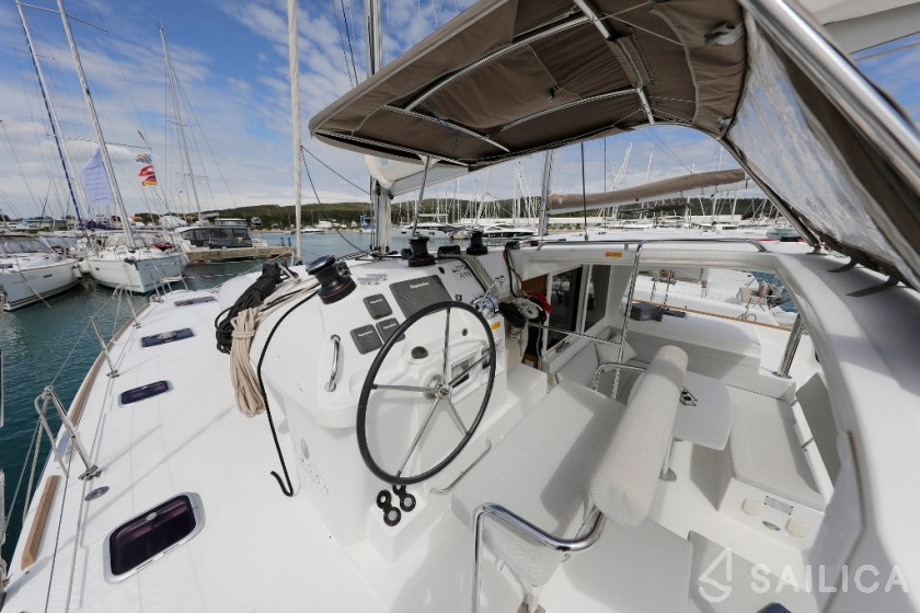 Lagoon 400 S2 - Yacht Charter Sailica