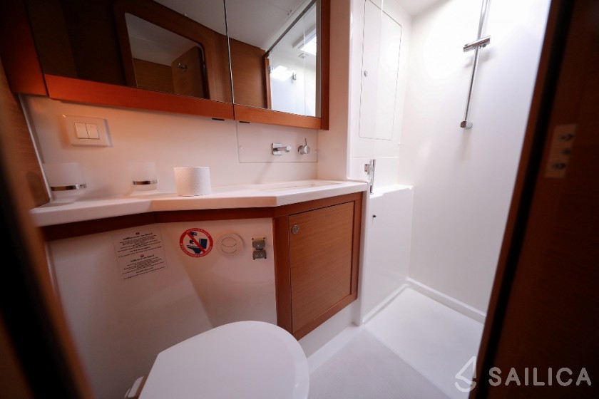 Lagoon 450 - Yacht Charter Sailica
