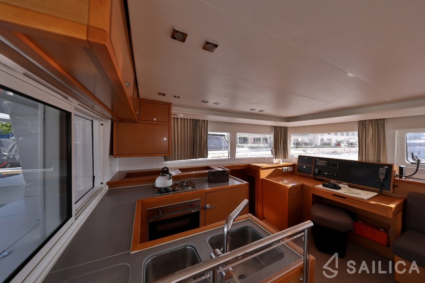Lagoon 450 - Yacht Charter Sailica