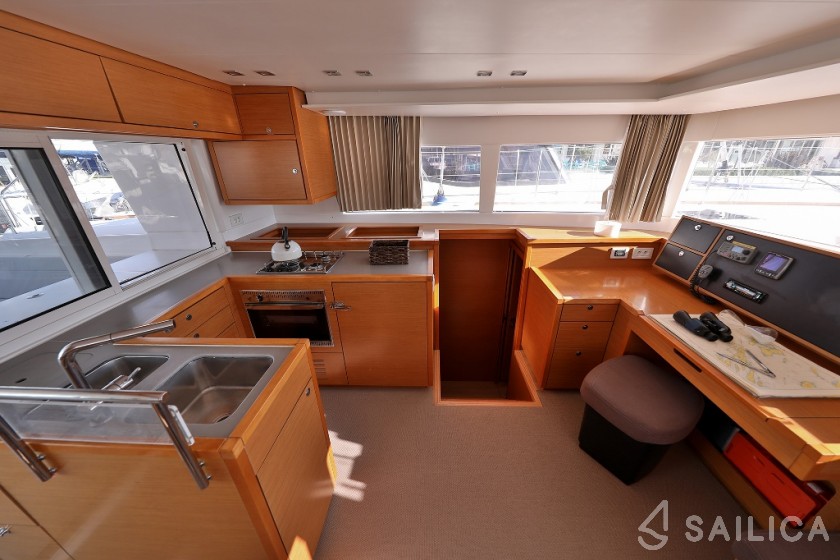 Lagoon 450 - Yacht Charter Sailica