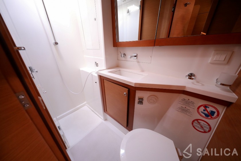 Lagoon 450 - Yacht Charter Sailica