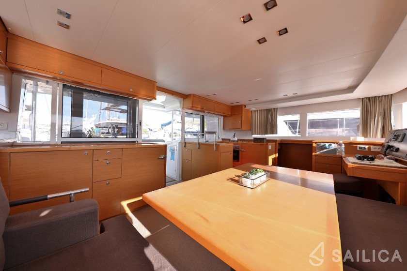 Lagoon 450 - Yacht Charter Sailica