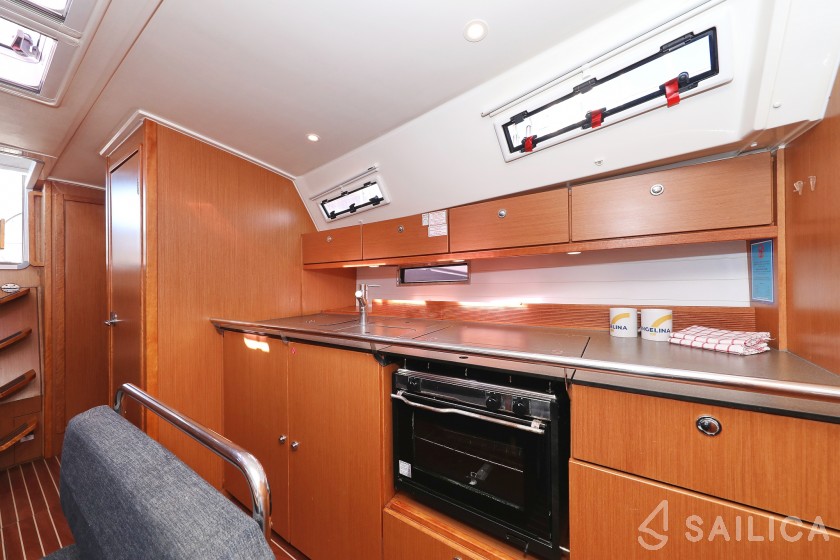 Bavaria 40 Cruiser - Yacht Charter Sailica