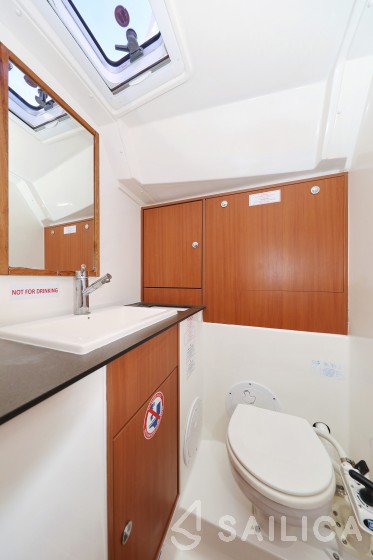Bavaria 40 Cruiser - Yacht Charter Sailica