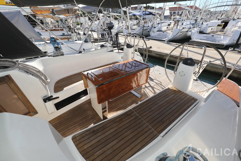 Bavaria 40 Cruiser - Yacht Charter Sailica