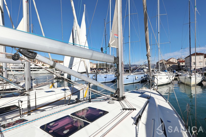 Bavaria 40 Cruiser - Yacht Charter Sailica