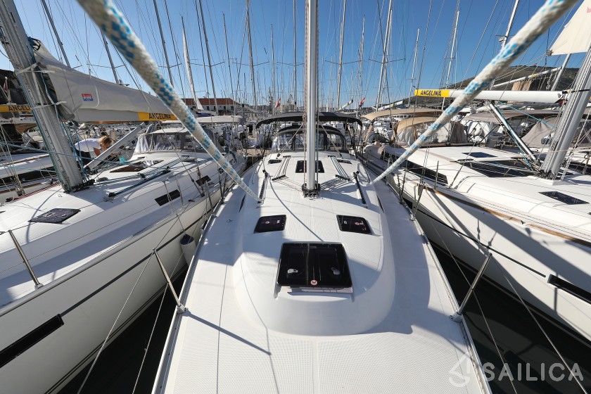 Bavaria 40 Cruiser - Yacht Charter Sailica