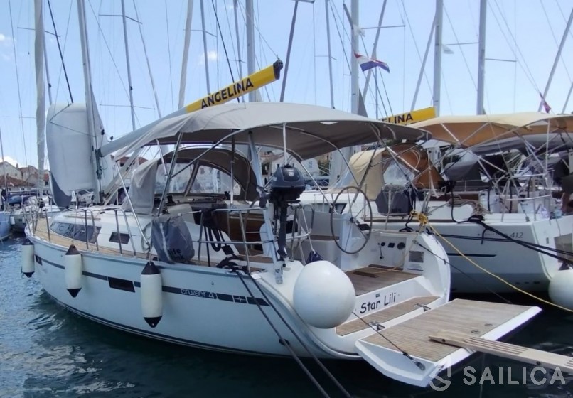Bavaria Cruiser 41 - 3 cab. - Yacht Charter Sailica