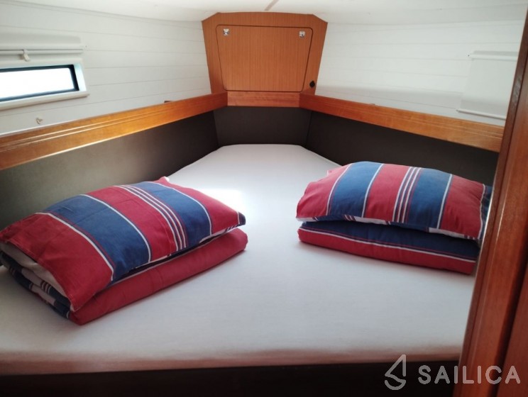 Bavaria Cruiser 41 - 3 cab. - Yacht Charter Sailica