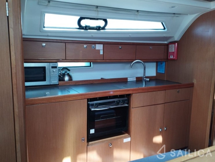 Bavaria Cruiser 41 - 3 cab. - Yacht Charter Sailica