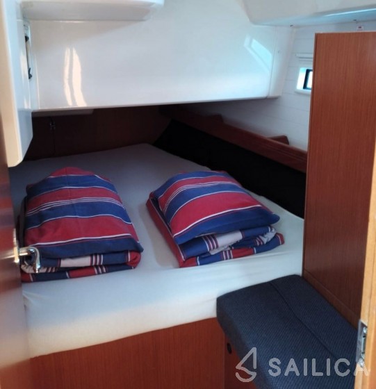 Bavaria Cruiser 41 - 3 cab. - Yacht Charter Sailica