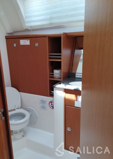 Bavaria Cruiser 41 - 3 cab. - Yacht Charter Sailica
