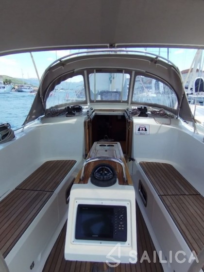 Bavaria Cruiser 41 - 3 cab. - Yacht Charter Sailica