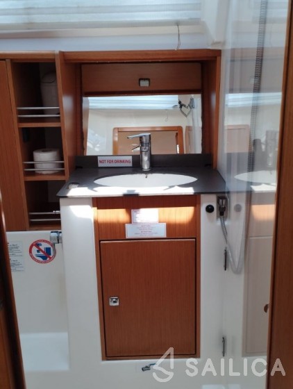 Bavaria Cruiser 41 - 3 cab. - Yacht Charter Sailica