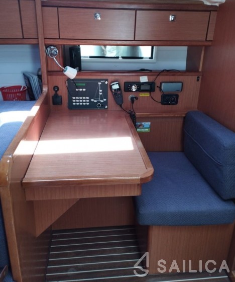 Bavaria Cruiser 41 - 3 cab. - Yacht Charter Sailica