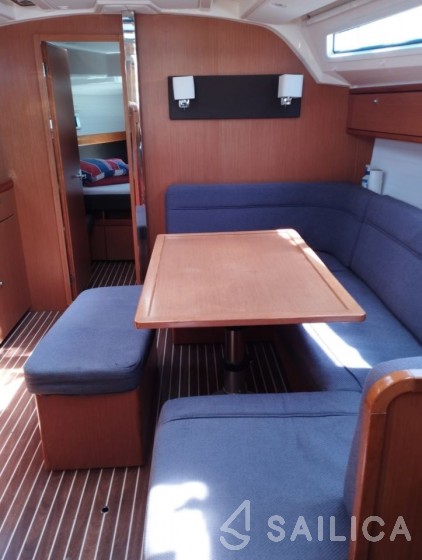 Bavaria Cruiser 41 - 3 cab. - Yacht Charter Sailica