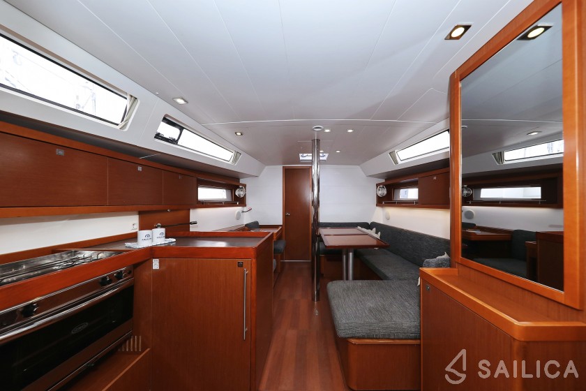 Oceanis 41 - Yacht Charter Sailica