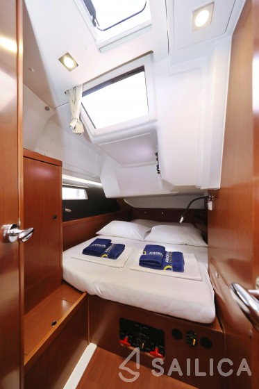 Oceanis 41 - Yacht Charter Sailica