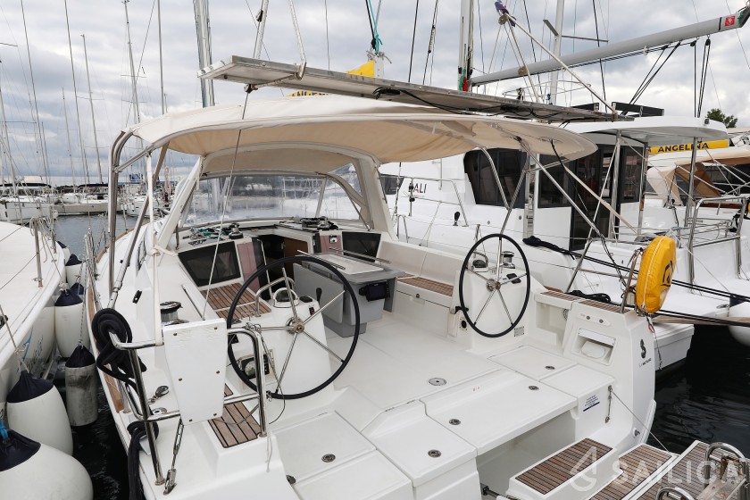 Oceanis 41 - Yacht Charter Sailica