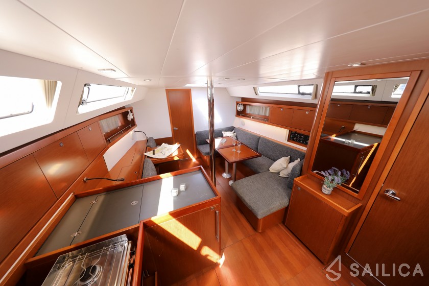 Oceanis 41 - Yacht Charter Sailica
