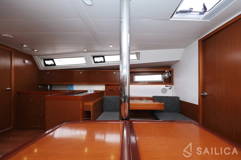Oceanis 41 - Yacht Charter Sailica