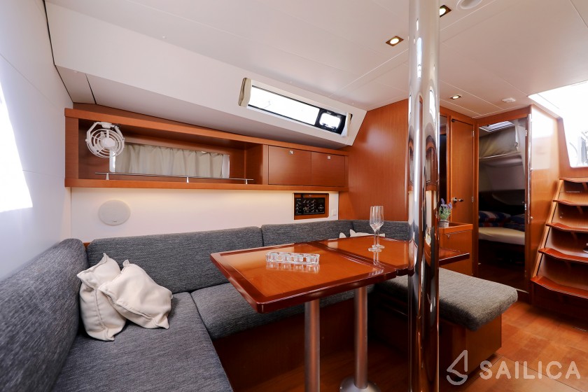 Oceanis 41 - Yacht Charter Sailica