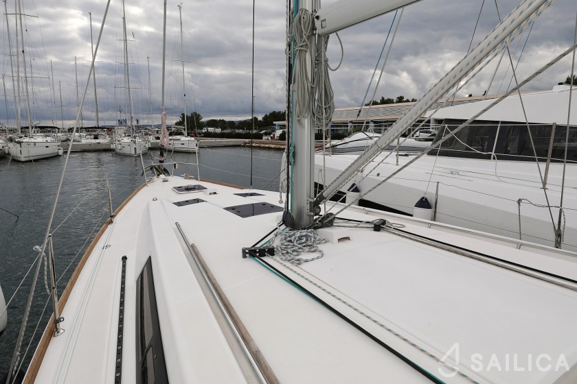 Oceanis 41 - Yacht Charter Sailica