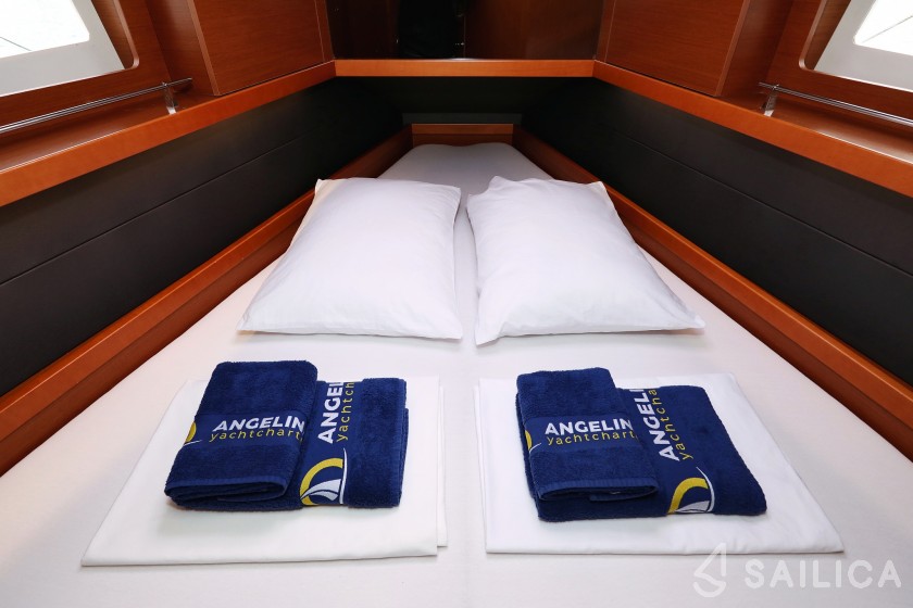 Oceanis 41 - Yacht Charter Sailica
