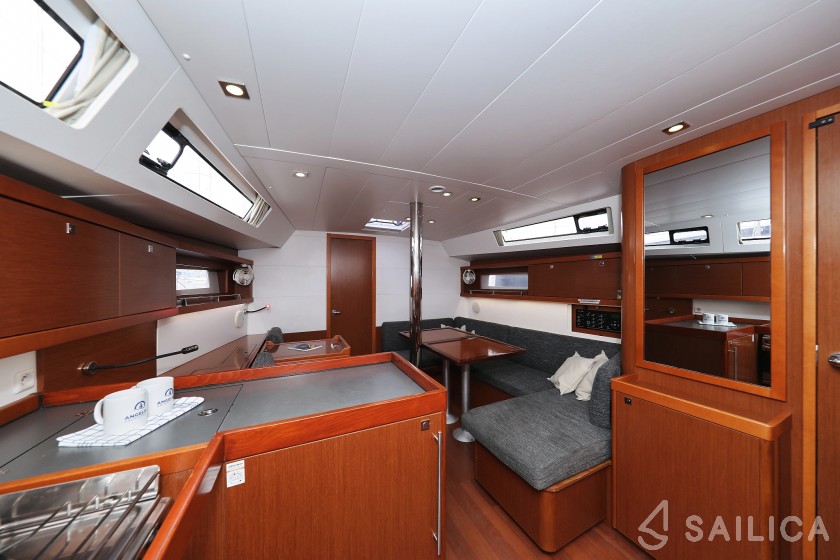 Oceanis 41 - Yacht Charter Sailica