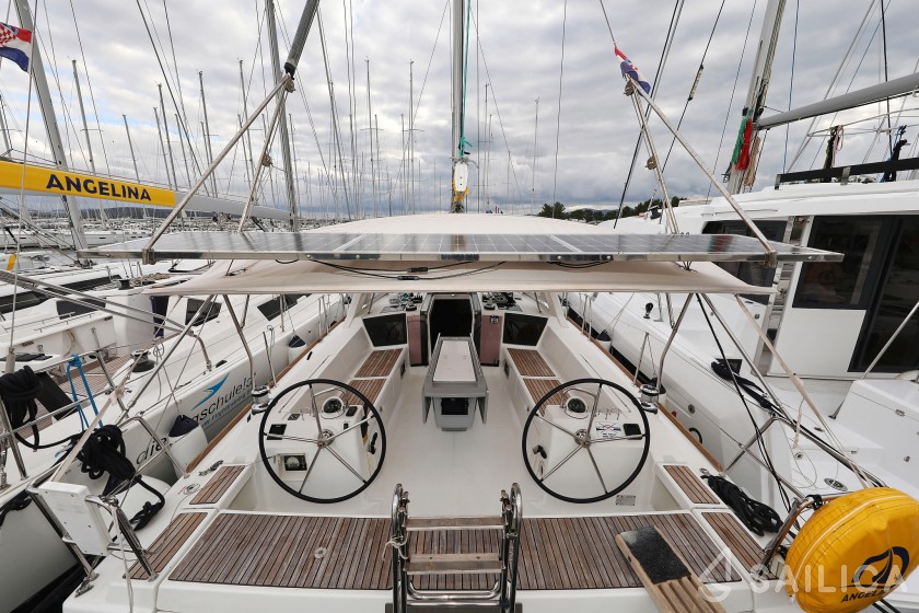 Oceanis 41 - Yacht Charter Sailica