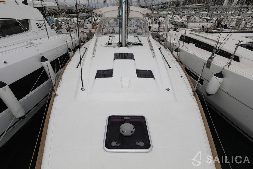Oceanis 41 - Yacht Charter Sailica