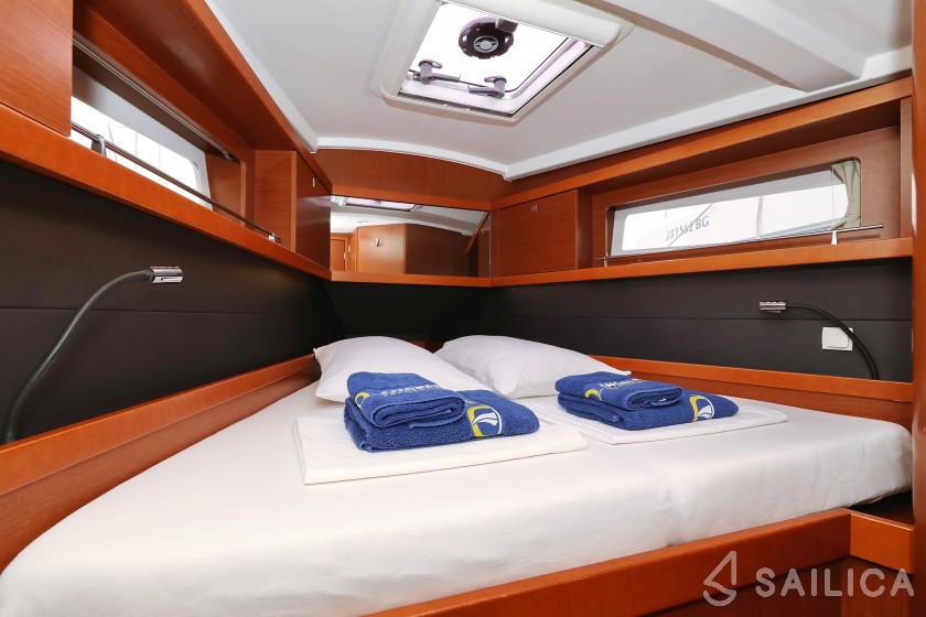 Oceanis 41 - Yacht Charter Sailica