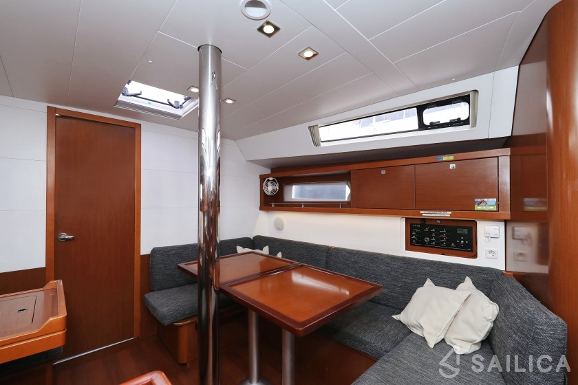 Oceanis 41 - Yacht Charter Sailica