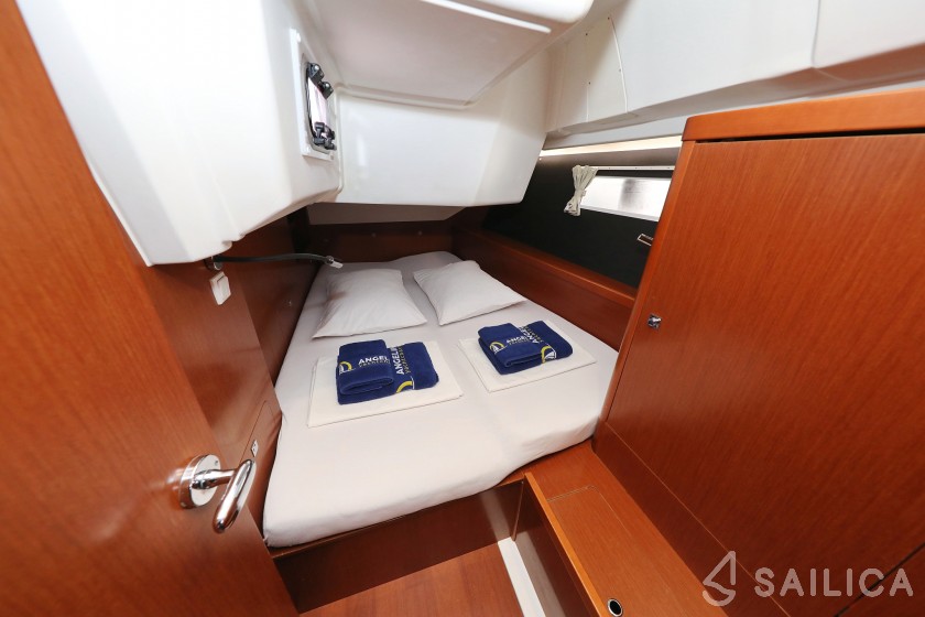 Oceanis 41 - Yacht Charter Sailica