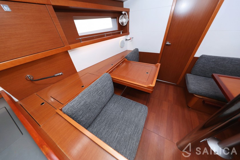 Oceanis 41 - Yacht Charter Sailica