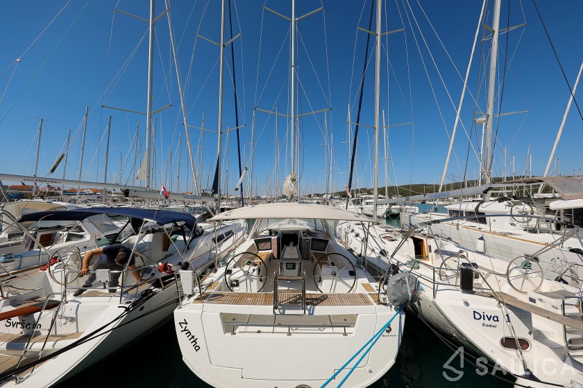 Oceanis 41 - Yacht Charter Sailica