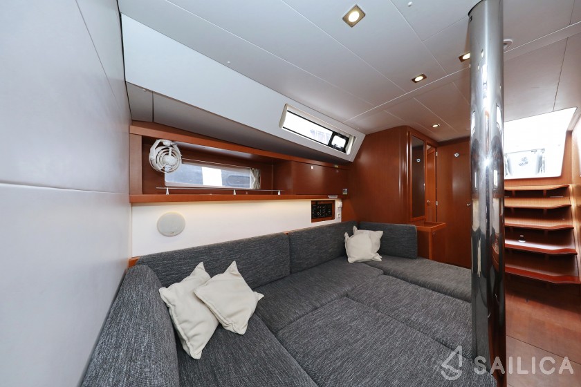 Oceanis 41 - Yacht Charter Sailica