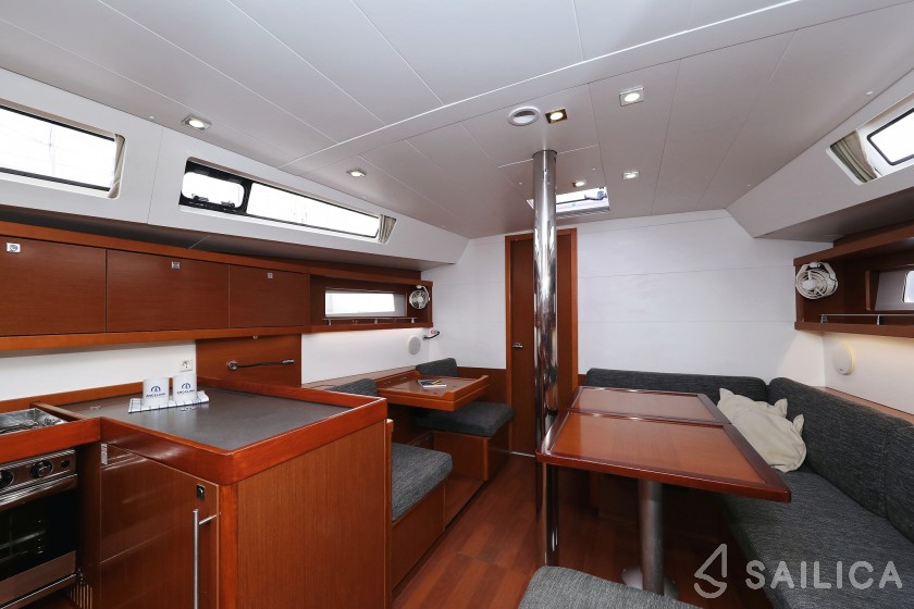 Oceanis 41 - Yacht Charter Sailica