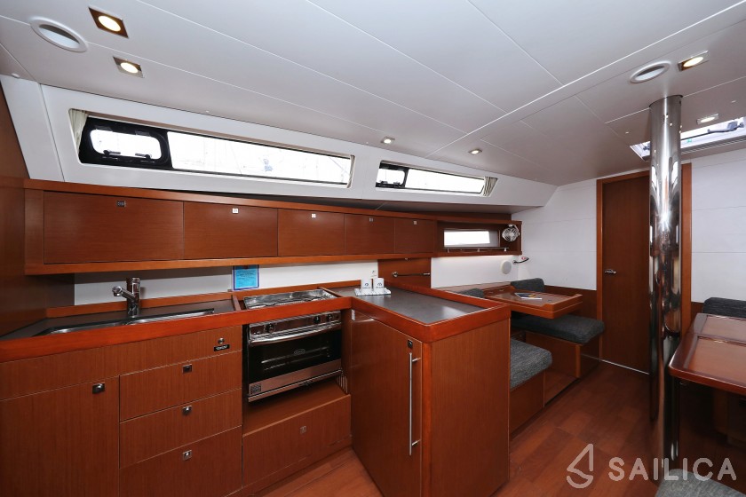 Oceanis 41 - Yacht Charter Sailica