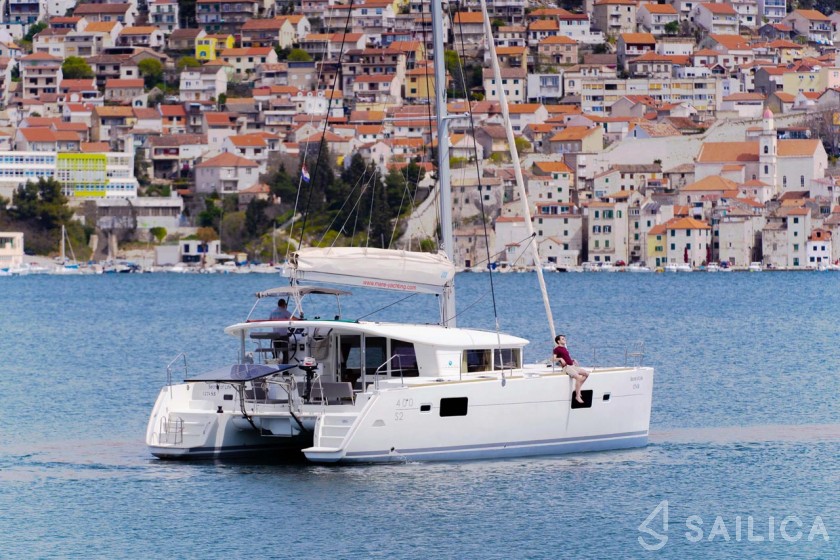 Lagoon 400 S2 - Yacht Charter Sailica