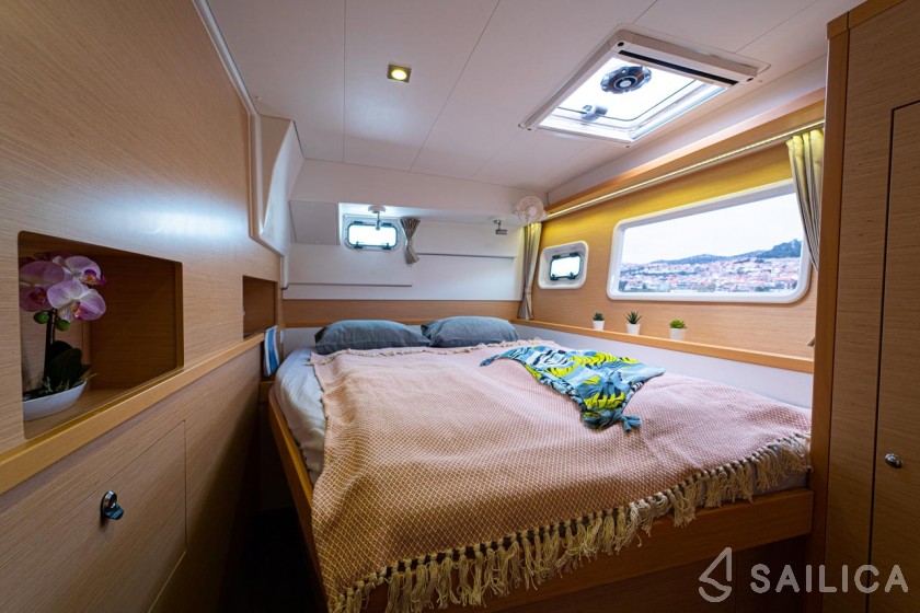 Lagoon 400 S2 - Yacht Charter Sailica