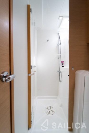Lagoon 400 S2 - Yacht Charter Sailica