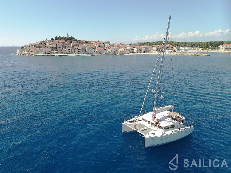 Lagoon 400 S2 - Yacht Charter Sailica