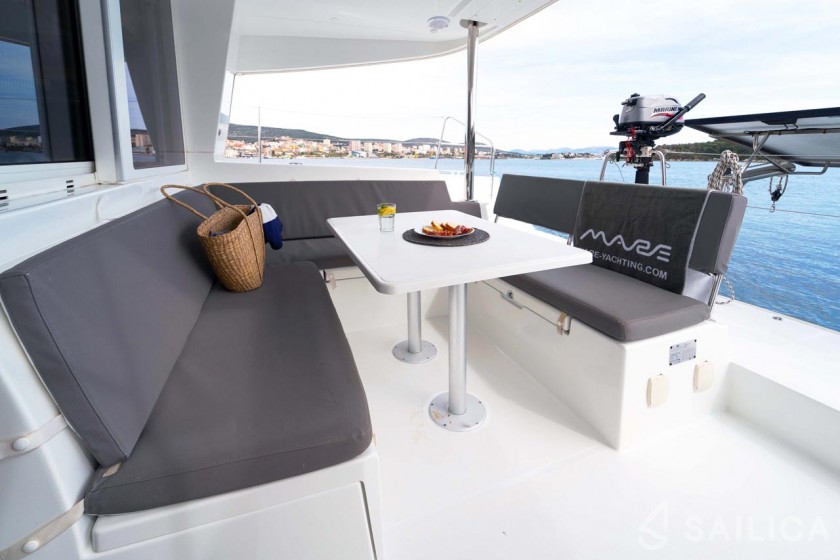 Lagoon 400 S2 - Yacht Charter Sailica