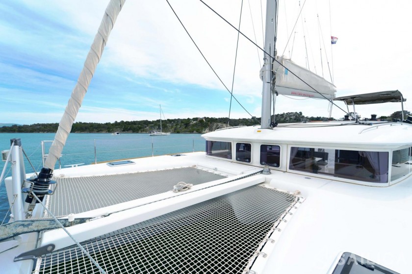 Lagoon 400 S2 - Yacht Charter Sailica