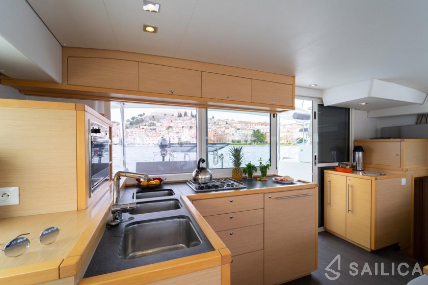 Lagoon 400 S2 - Yacht Charter Sailica