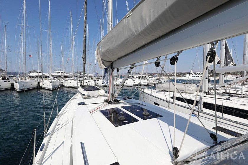 Hanse 455 - Yacht Charter Sailica